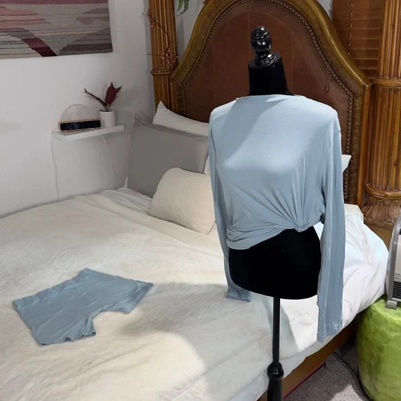 Skims Soft Blue Lounge Set Small - Picture 4 of 7